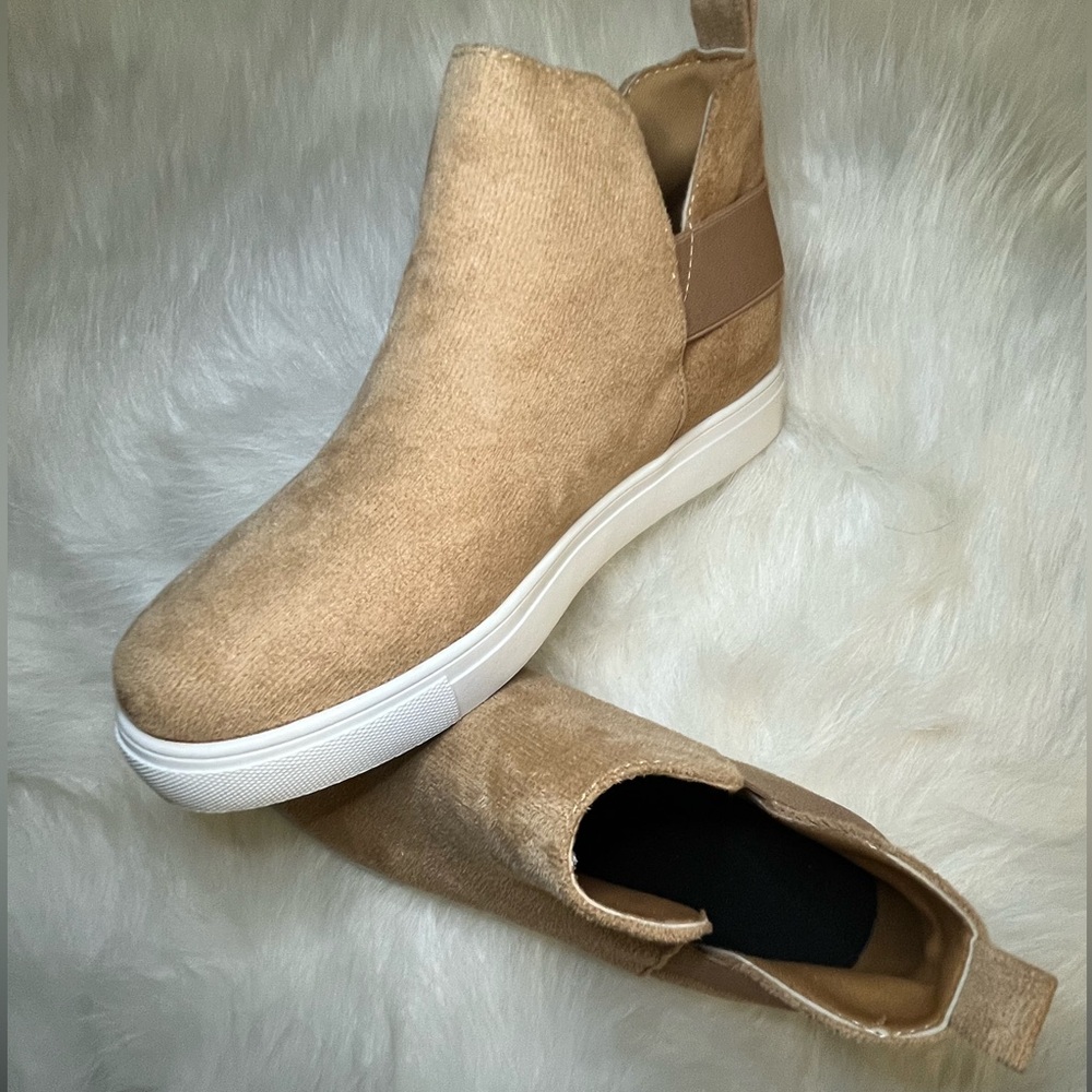 Tan Women’s Slip-on Sneaker